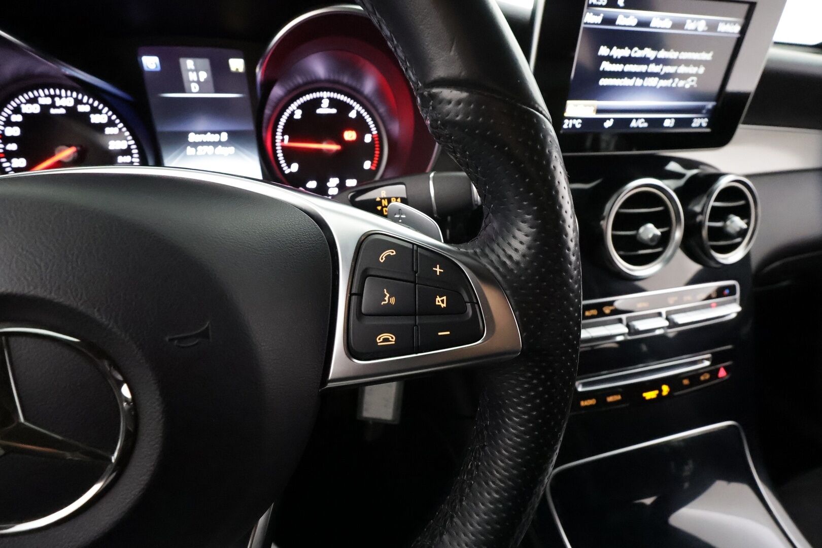 Mercedes-Benz GLC 2018 220 d 4Matic A Premium Business AMG * Burmester / Vakkari / P.tutkat / Navi / LED / Koukku / Lohko * - Kahdet renkaat aluvanteilla