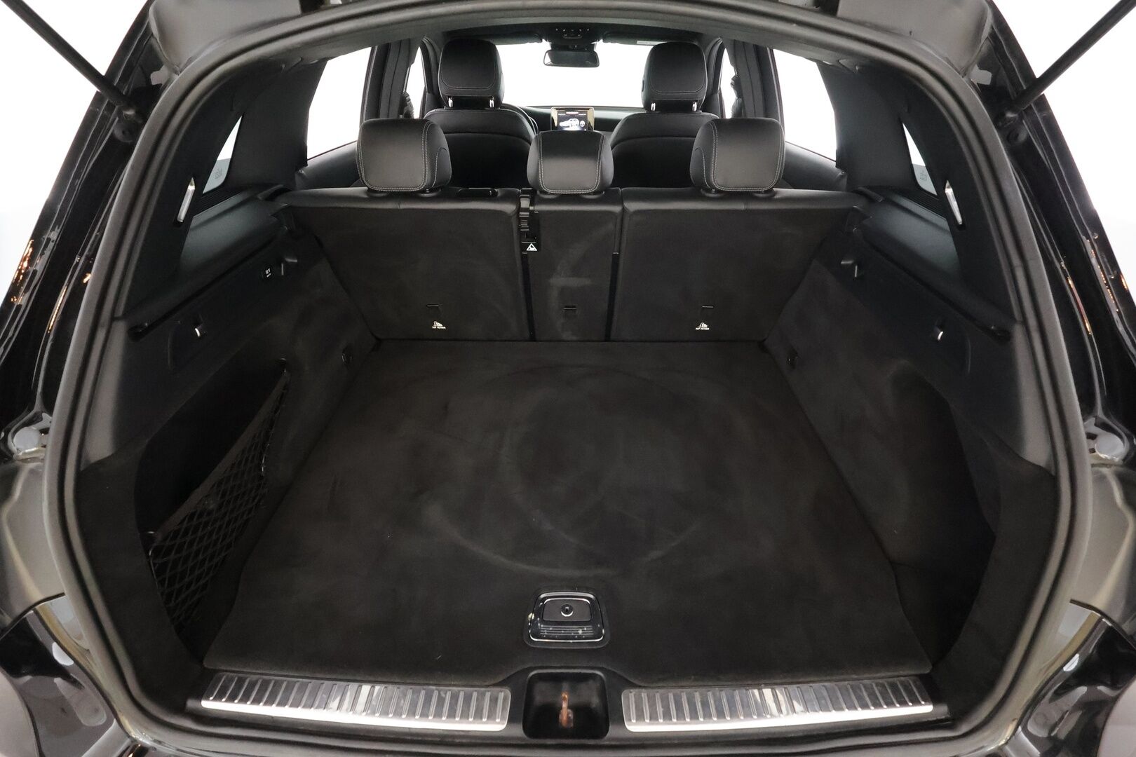 Mercedes-Benz GLC 2018 220 d 4Matic A Premium Business AMG * Burmester / Vakkari / P.tutkat / Navi / LED / Koukku / Lohko * - Kahdet renkaat aluvanteilla