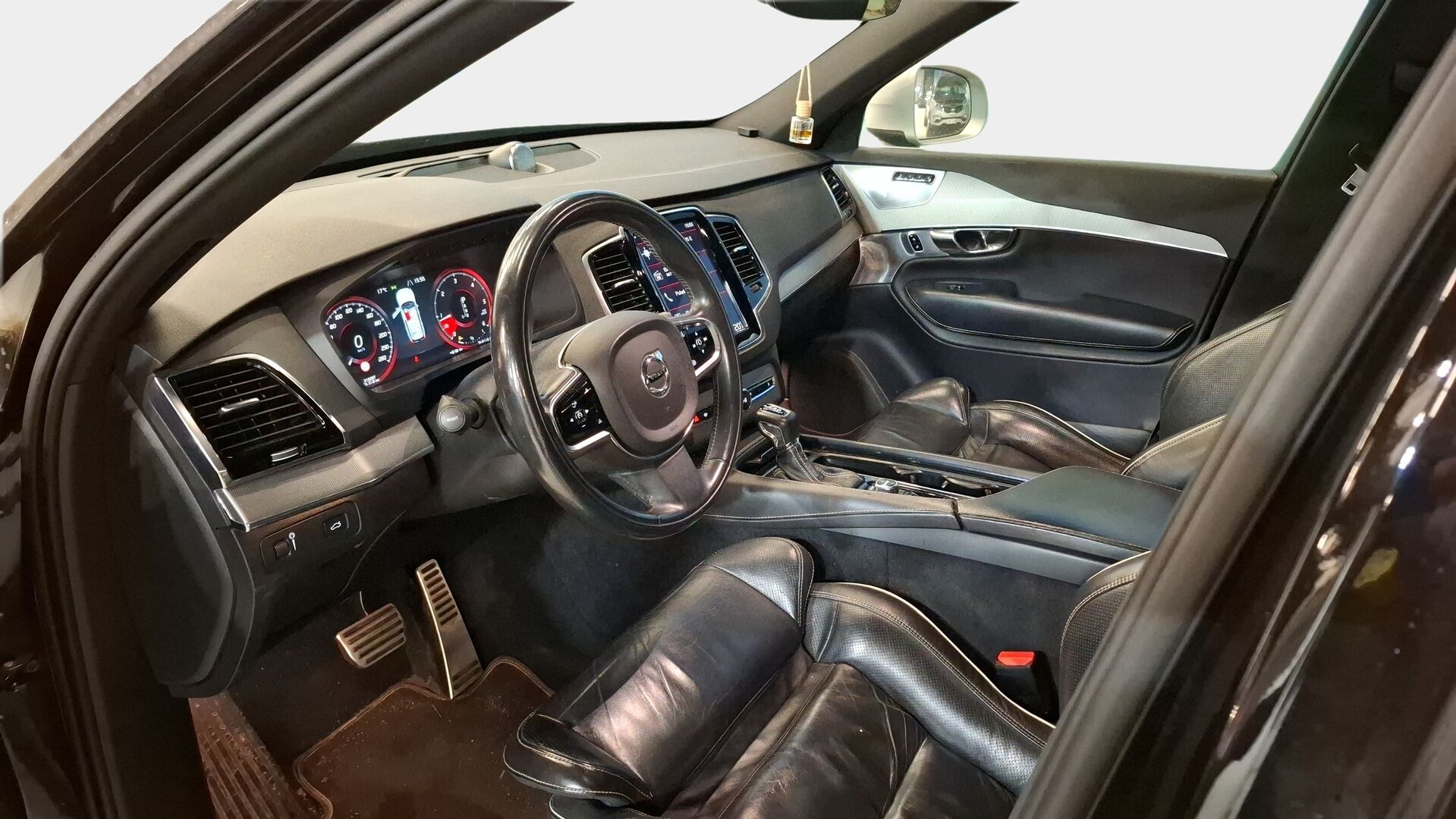 Volvo XC90 2016 D5 AWD R-Design aut / Webasto / B&W /  Full-LED / Panorama / 360° - 3,99 % KORKOTARJOUS TÄHÄN AUTOON - Kattavasti varusteltu / Ei AdBlueta! / Hihna tehty 