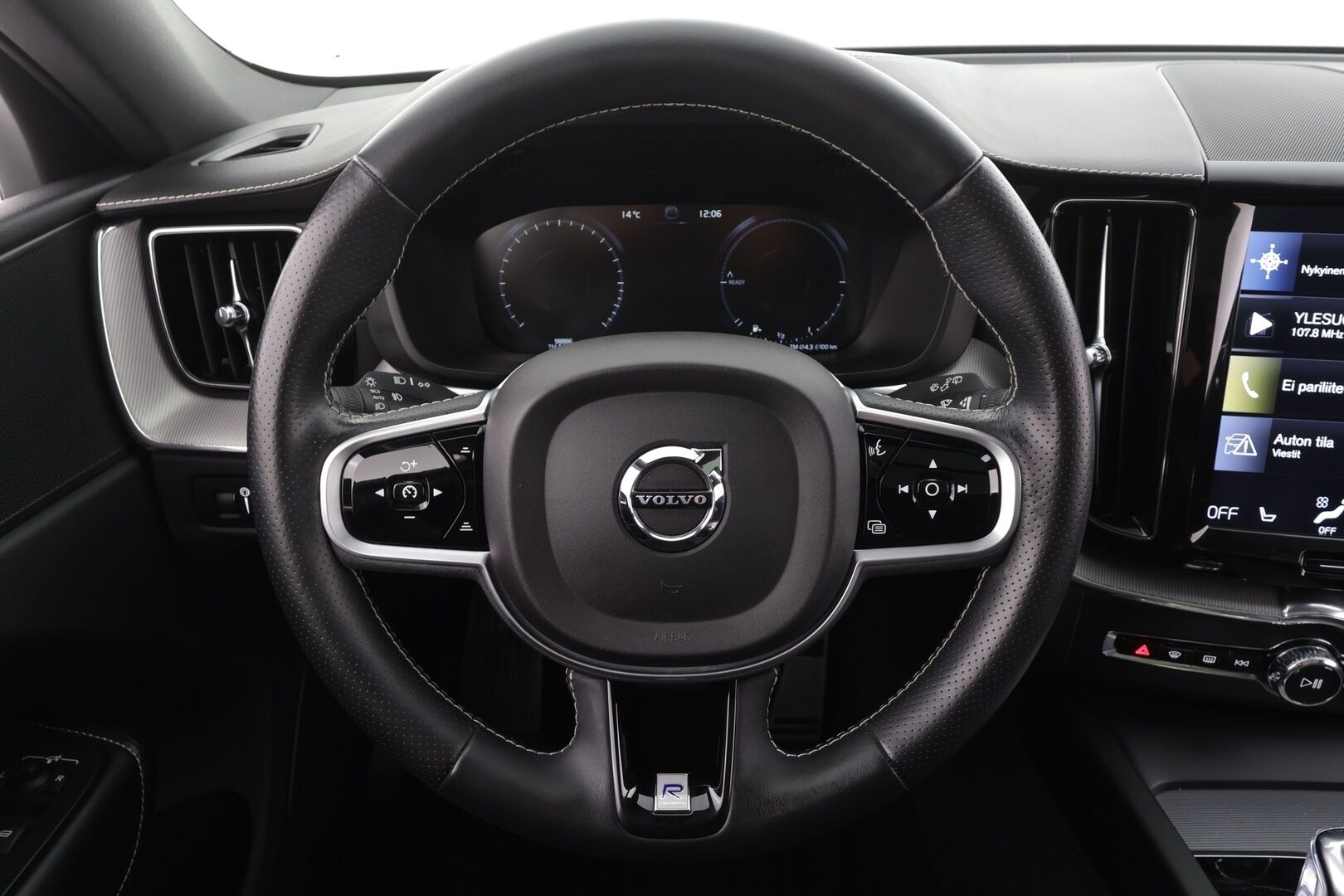 Volvo XC60 2019 T8 AWD R-Design aut * Ilma-alusta / ACC / Webasto / Koukku / Full-LED / P.Kamera / Panorama / Sportpenkki Muistilla * - Suomi-auto / 2x Latauskaapelit / Merkkihuollot / Kahdet renkaat aluvanteilla