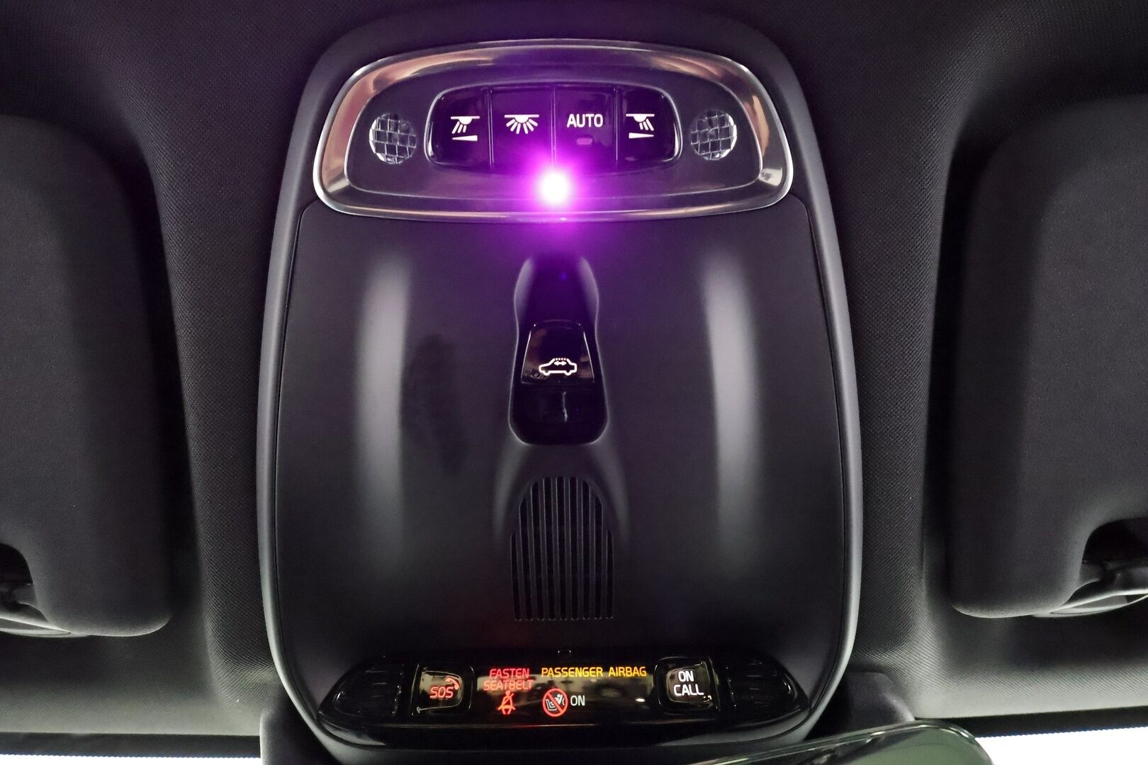 Volvo XC60 2019 T8 AWD R-Design aut * Ilma-alusta / ACC / Webasto / Koukku / Full-LED / P.Kamera / Panorama / Sportpenkki Muistilla * - Suomi-auto / 2x Latauskaapelit / Merkkihuollot / Kahdet renkaat aluvanteilla