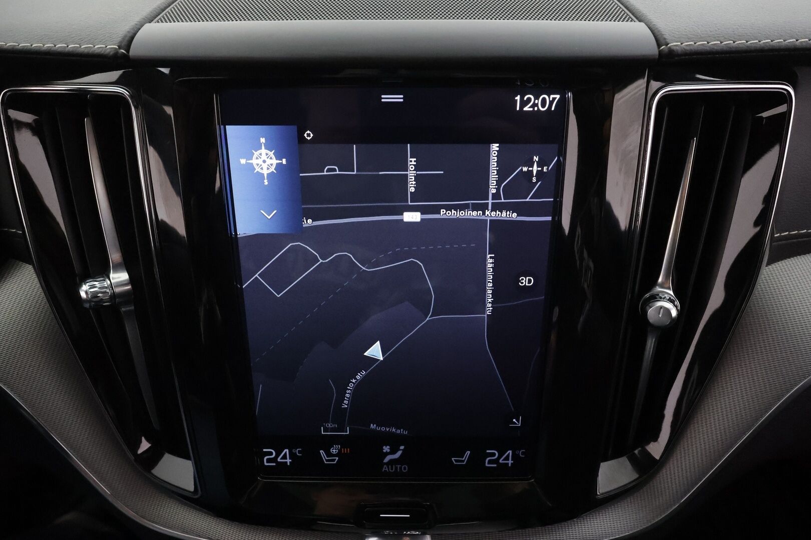 Volvo XC60 2019 T8 AWD R-Design aut * Ilma-alusta / ACC / Webasto / Koukku / Full-LED / P.Kamera / Panorama / Sportpenkki Muistilla * - Suomi-auto / 2x Latauskaapelit / Merkkihuollot / Kahdet renkaat aluvanteilla