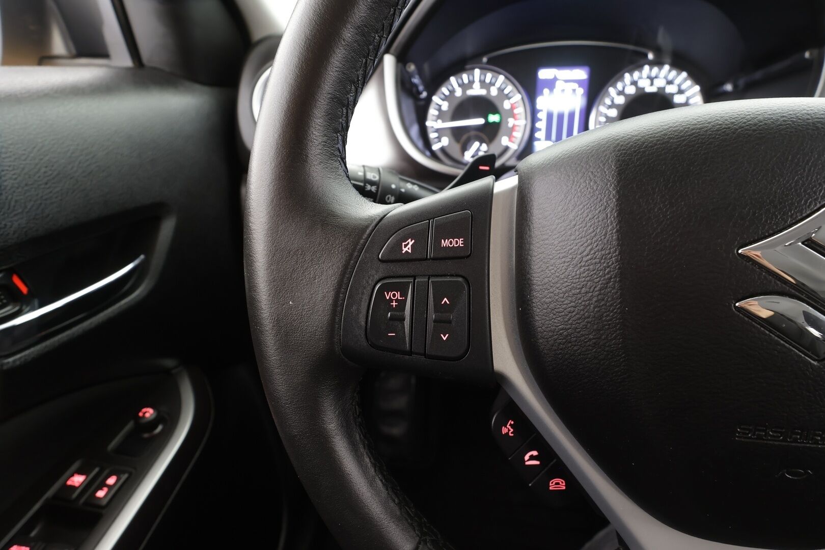 Suzuki Vitara 2020 1,4 BOOSTERJET 4WD GL+ 6AT LIMITED - | ACC | P.kamera | Irr. koukku | Kaistavahti | Autom. ilmastointi | Suomi-auto | Kahdet renkaat |