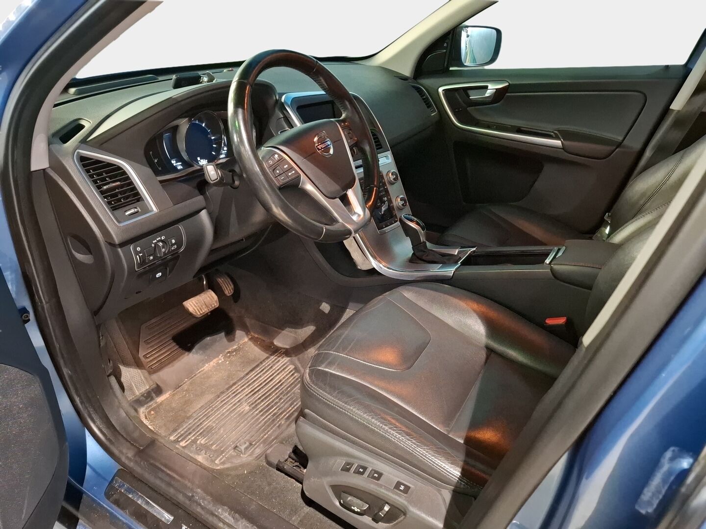 Volvo XC60 2017 D4 AWD Business Classic Summum aut / Webasto / Adapt. vak / BLIS / Muistinahat / Tutkat / High performance audio - Ei Adblue järjestelmää / Volvo on call / Huoltokirja / 2x hyvät renkaat / Siisti yksilö