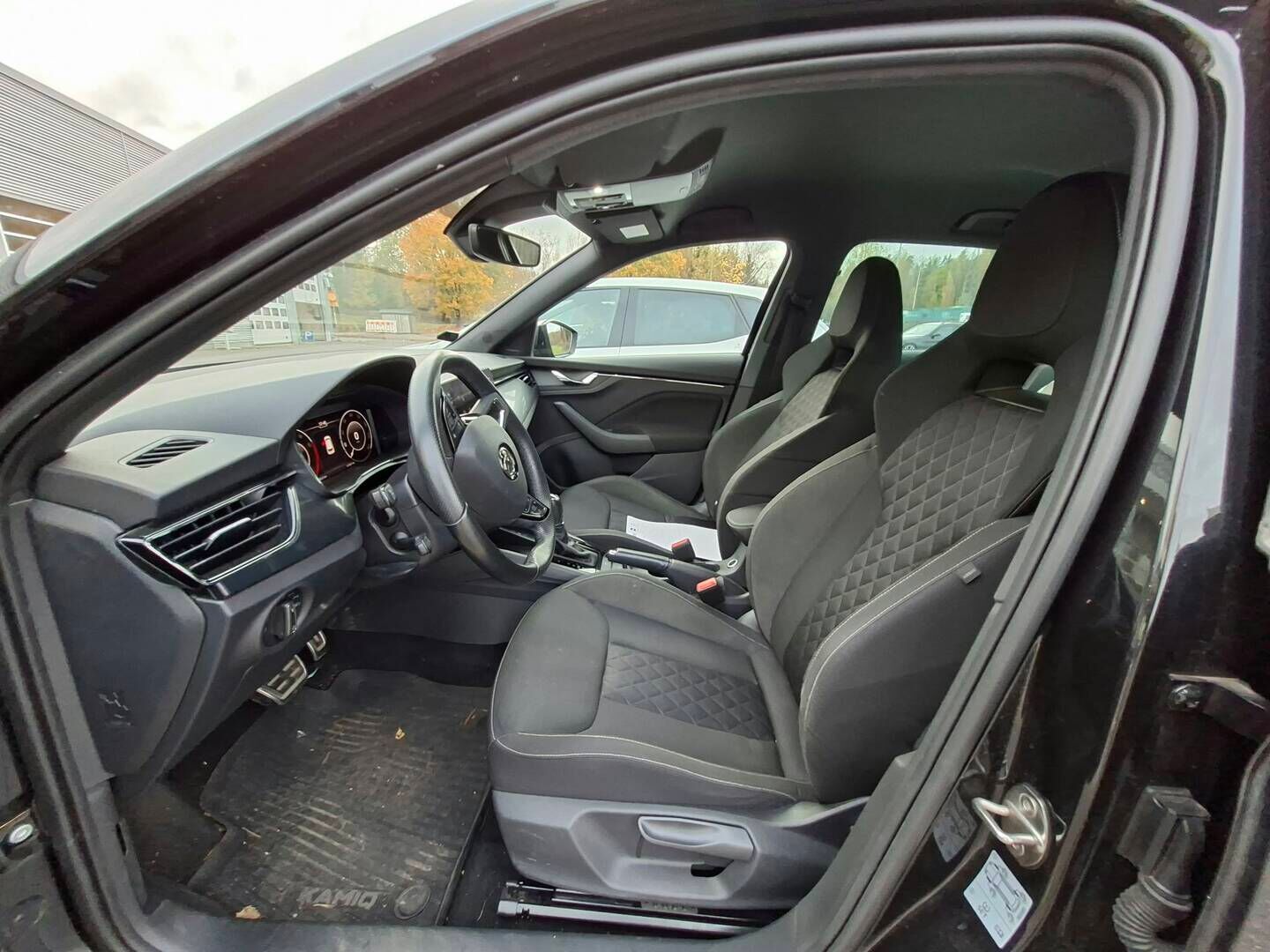 Skoda Kamiq 2020 1,5 TSI Style DSG Autom. - | 2-om. Suomi-auto | ACC | Koukku | P-kamera | Apple&Android | Keyless | 2x aluvanteet | Sähköluukku | LED-valot |