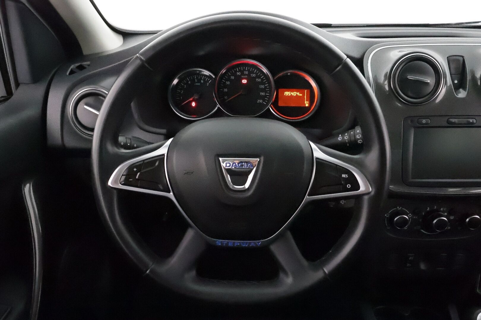 Dacia Sandero 2020 Stepway TCe 90 **Vakkari / P.tutka / Lohkolämmitin / Navi / Apple&Android / Bluetooth** - Suomi-auto / Merkkihuollettu 