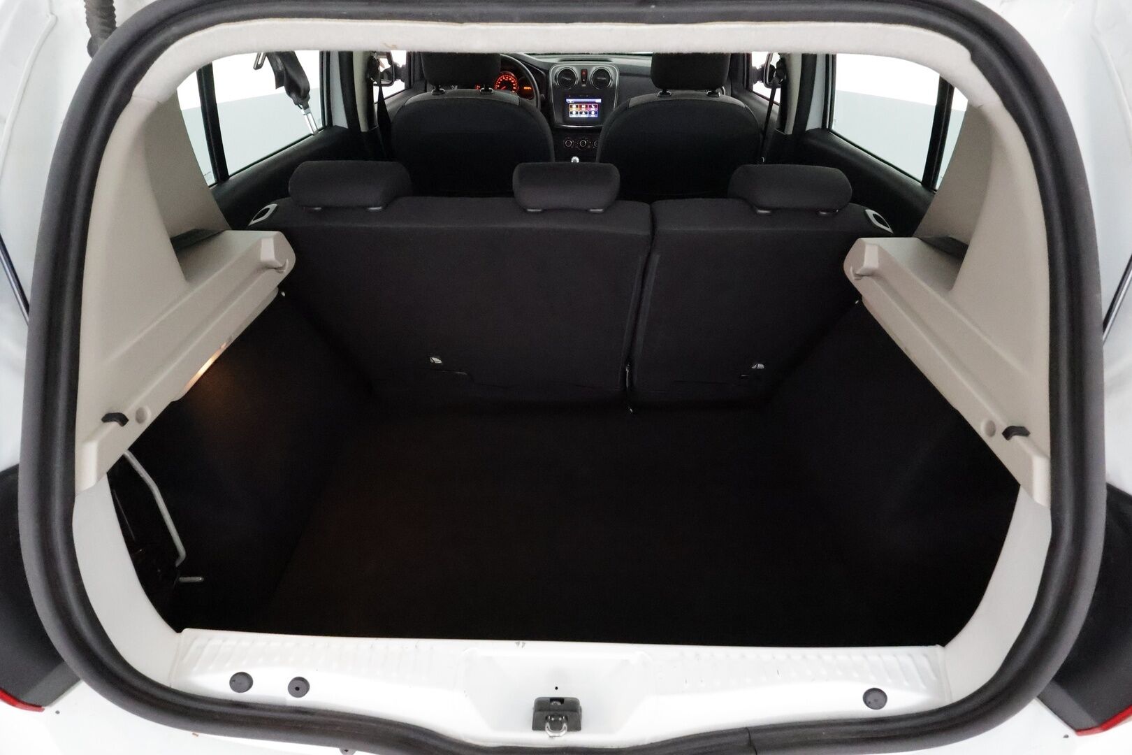 Dacia Sandero 2020 Stepway TCe 90 **Vakkari / P.tutka / Lohkolämmitin / Navi / Apple&Android / Bluetooth** - Suomi-auto / Merkkihuollettu 