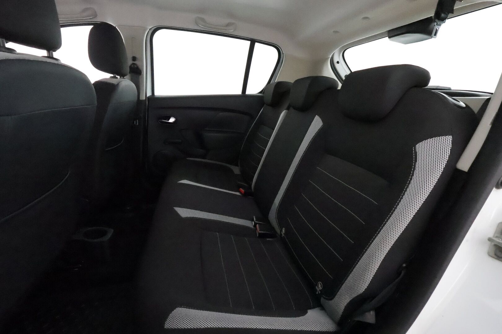 Dacia Sandero 2020 Stepway TCe 90 **Vakkari / P.tutka / Lohkolämmitin / Navi / Apple&Android / Bluetooth** - Suomi-auto / Merkkihuollettu 