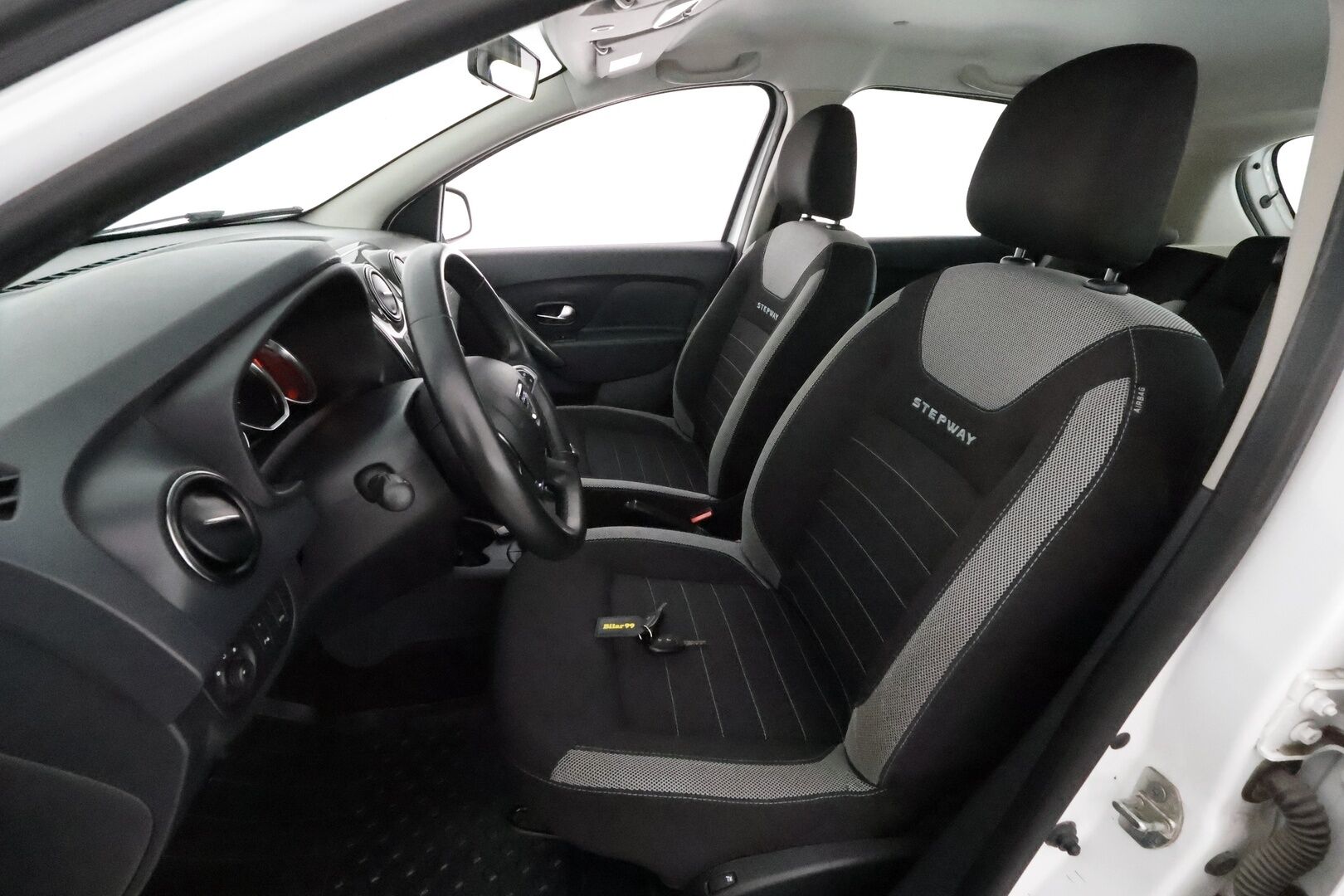 Dacia Sandero 2020 Stepway TCe 90 **Vakkari / P.tutka / Lohkolämmitin / Navi / Apple&Android / Bluetooth** - Suomi-auto / Merkkihuollettu 