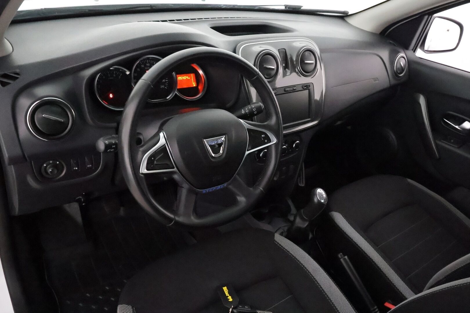 Dacia Sandero 2020 Stepway TCe 90 **Vakkari / P.tutka / Lohkolämmitin / Navi / Apple&Android / Bluetooth** - Suomi-auto / Merkkihuollettu 