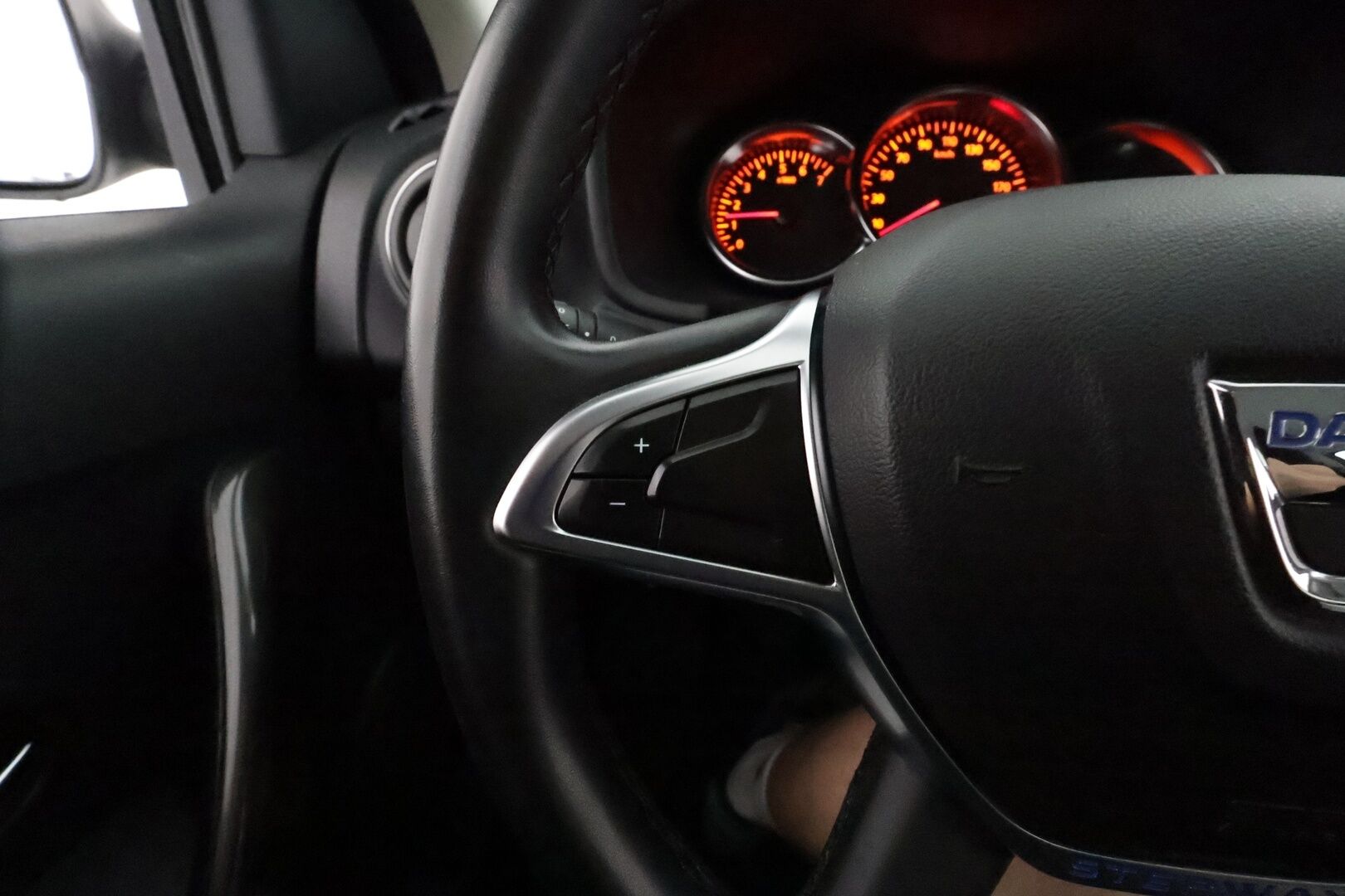 Dacia Sandero 2020 Stepway TCe 90 **Vakkari / P.tutka / Lohkolämmitin / Navi / Apple&Android / Bluetooth** - Suomi-auto / Merkkihuollettu 