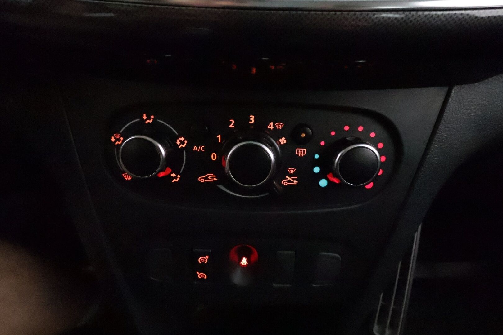 Dacia Sandero 2020 Stepway TCe 90 **Vakkari / P.tutka / Lohkolämmitin / Navi / Apple&Android / Bluetooth** - Suomi-auto / Merkkihuollettu 