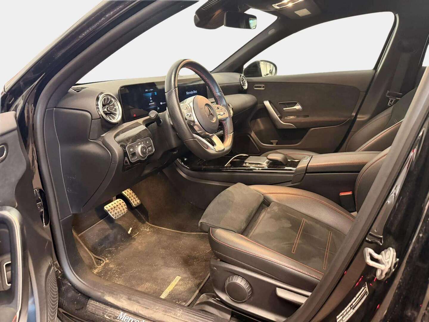 Mercedes-Benz A 2022 250 e A sedan Business AMG Edition - | Nahka-alcantara | Widescreen | Keyless | P.kamera | Apple & Android | Lane Assist | Ambient light | Vakkari | Navi | Tutkat | Suomiauto | 