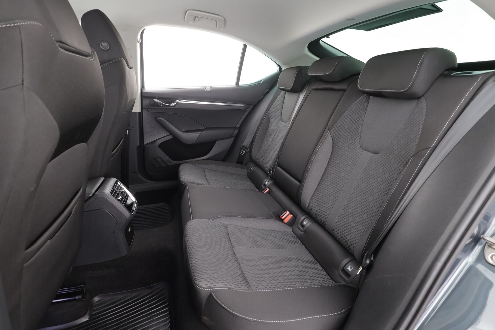 Skoda Octavia 2022 2.0 TDI 115 Style DSG * Webasto / ACC / Matrix-LED / P.Kamera / Kaistavahti / Navi / Keyless * - 1-om Suomi-auto / Kahdet renkaat 