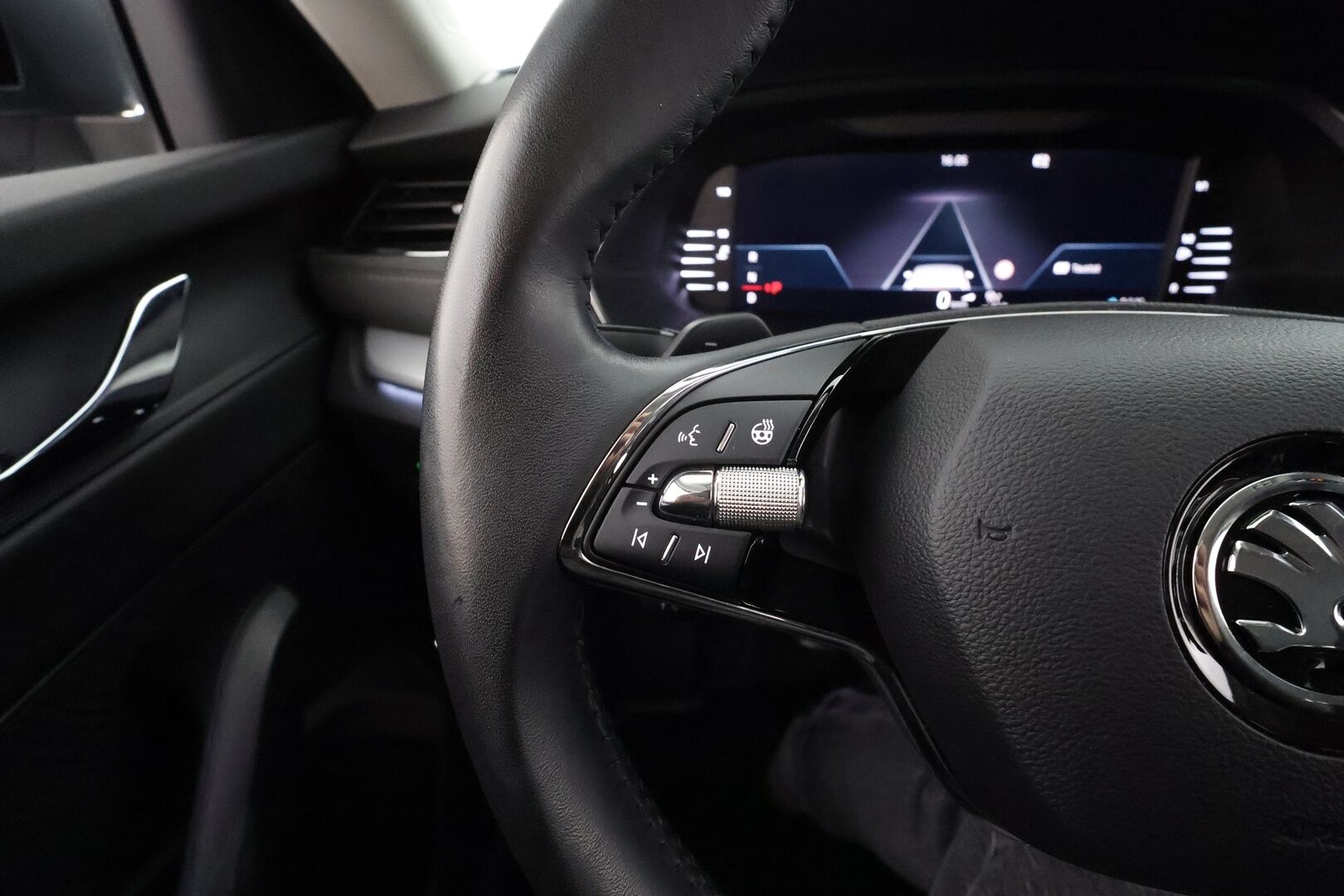 Skoda Octavia 2022 2.0 TDI 115 Style DSG * Webasto / ACC / Matrix-LED / P.Kamera / Kaistavahti / Navi / Keyless * - 1-om Suomi-auto / Kahdet renkaat 