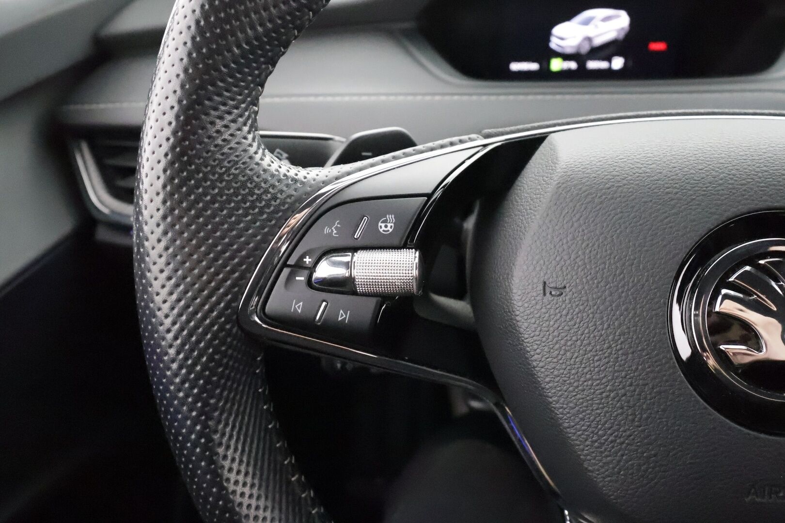 Skoda Enyaq 2022 80x 4x4 SportLine iV * ILP / HUD / 360 / ACC / Matrix-LED / Muistipenkki / Keyless / A&A * - 1-om Suomi-auto / Kahdet renkaat aluvanteilla / Merkkihuollot