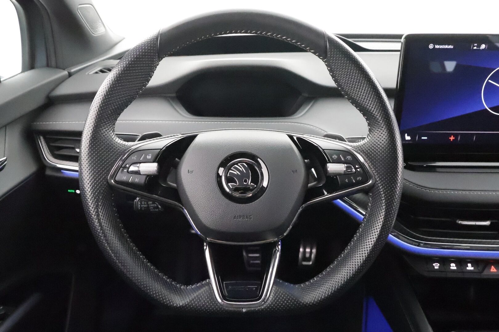 Skoda Enyaq 2022 80x 4x4 SportLine iV * ILP / HUD / 360 / ACC / Matrix-LED / Muistipenkki / Keyless / A&A * - 1-om Suomi-auto / Kahdet renkaat aluvanteilla / Merkkihuollot