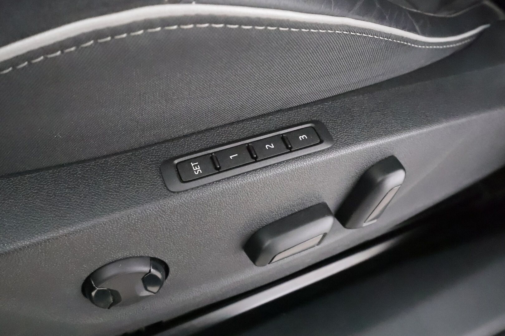 Skoda Enyaq 2022 80x 4x4 SportLine iV * ILP / HUD / 360 / ACC / Matrix-LED / Muistipenkki / Keyless / A&A * - 1-om Suomi-auto / Kahdet renkaat aluvanteilla / Merkkihuollot