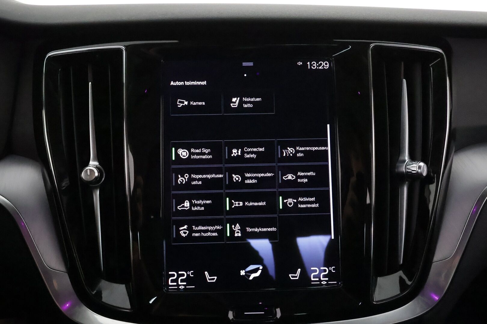 Volvo S60 2021 B4 MHEV Business aut **Adapt.vakkari / Full LED / Webasto / BLIS / H&K / Digimittaristo / Puolinahat** - 1.Om Suomi-auto / Kahdet renkaat aluvanteilla / Penkinlämmittimet takana / Ratinlämmitin / Puolinahat / KeylessGo 