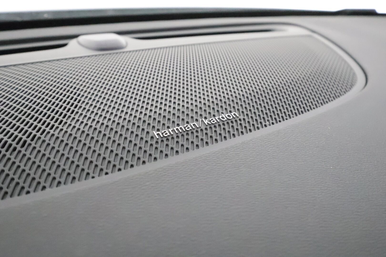 Volvo S60 2021 B4 MHEV Business aut - 1Om Suomiauto / Webasto / Adapt.Vakkari / Harman&Kardon / Peruutuskamera / Full LED / Apple&Android / Navi / Supervarusteet!