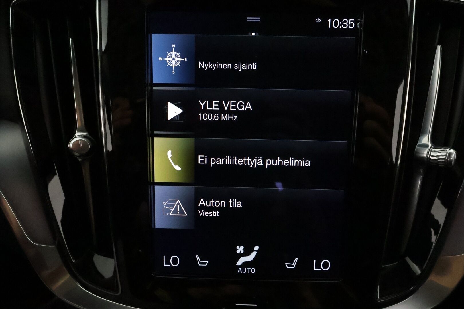 Volvo V60 2021 B5 AWD MHEV Business aut **Vakkari / P.kamera / Webasto / Koukku / KeylessGo / Navi / Digimittaristo / Full LED** - 3,99 % KORKOTARJOUS TÄHÄN AUTOON - 1:Om Suomi-auto / Kahdet renkaat aluvanteilla / Penkinlämmittimet takana / Ratinlämmitin / High Performance Audio