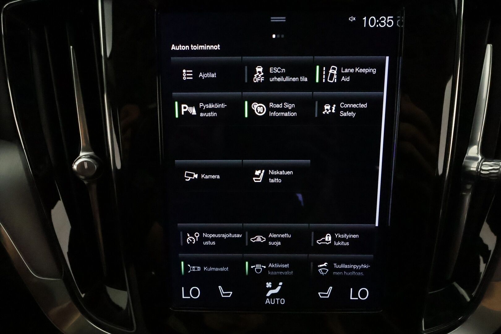 Volvo V60 2021 B5 AWD MHEV Business aut **Vakkari / P.kamera / Webasto / Koukku / KeylessGo / Navi / Digimittaristo / Full LED** - 3,99 % KORKOTARJOUS TÄHÄN AUTOON - 1:Om Suomi-auto / Kahdet renkaat aluvanteilla / Penkinlämmittimet takana / Ratinlämmitin / High Performance Audio