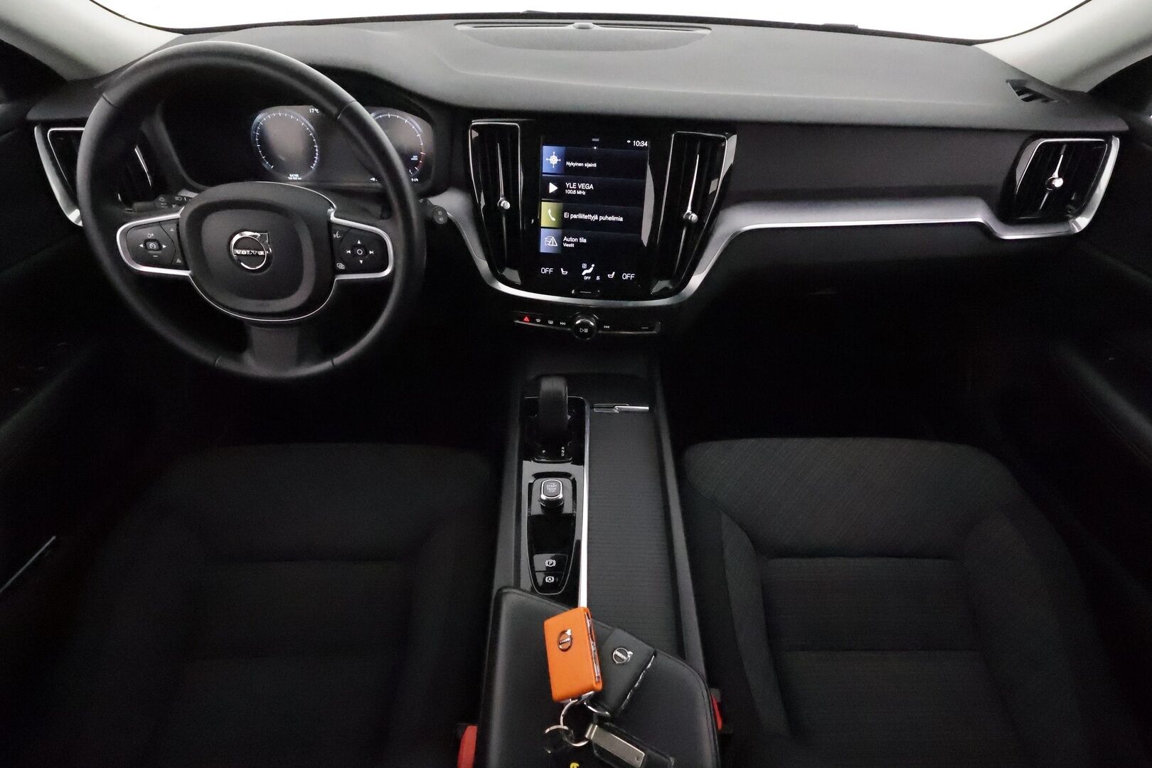 Volvo V60 2021 B5 AWD MHEV Business aut **Vakkari / P.kamera / Webasto / Koukku / KeylessGo / Navi / Digimittaristo / Full LED** - 3,99 % KORKOTARJOUS TÄHÄN AUTOON - 1:Om Suomi-auto / Kahdet renkaat aluvanteilla / Penkinlämmittimet takana / Ratinlämmitin / High Performance Audio