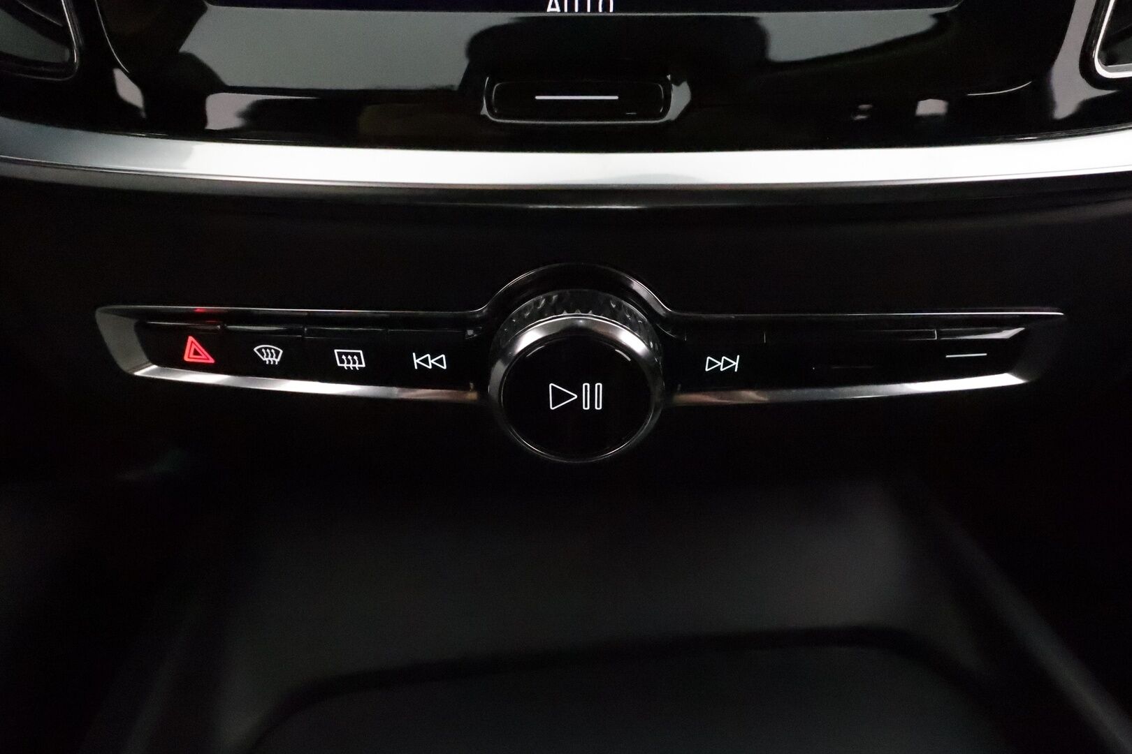 Volvo V60 2021 B5 AWD MHEV Business aut **Vakkari / P.kamera / Webasto / Koukku / KeylessGo / Navi / Digimittaristo / Full LED** - 3,99 % KORKOTARJOUS TÄHÄN AUTOON - 1:Om Suomi-auto / Kahdet renkaat aluvanteilla / Penkinlämmittimet takana / Ratinlämmitin / High Performance Audio