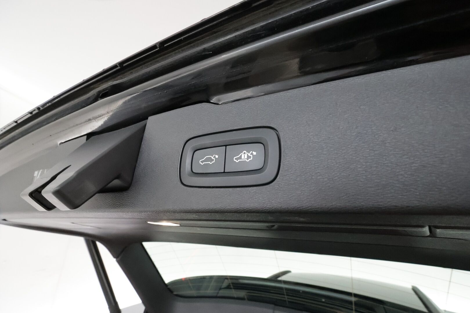 Volvo V60 2021 B5 AWD MHEV Business aut **Vakkari / P.kamera / Webasto / Koukku / KeylessGo / Navi / Digimittaristo / Full LED** - 3,99 % KORKOTARJOUS TÄHÄN AUTOON - 1:Om Suomi-auto / Kahdet renkaat aluvanteilla / Penkinlämmittimet takana / Ratinlämmitin / High Performance Audio