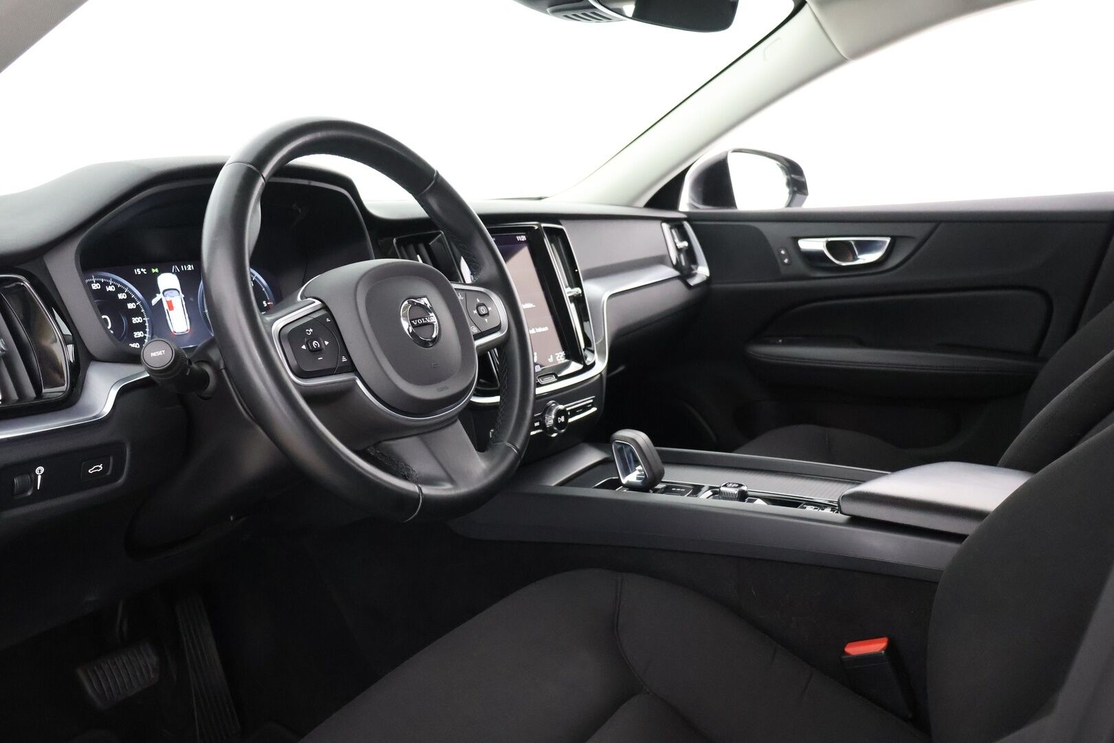 Volvo V60 2022 B4 D-MHEV Business aut - Suomi-auto | Volvo on call | Merkkiliikkeen huoltokirja | Webasto | Kaarrevalot | Jakohihna vaihdettu - KORKO VAIN 3,99 %