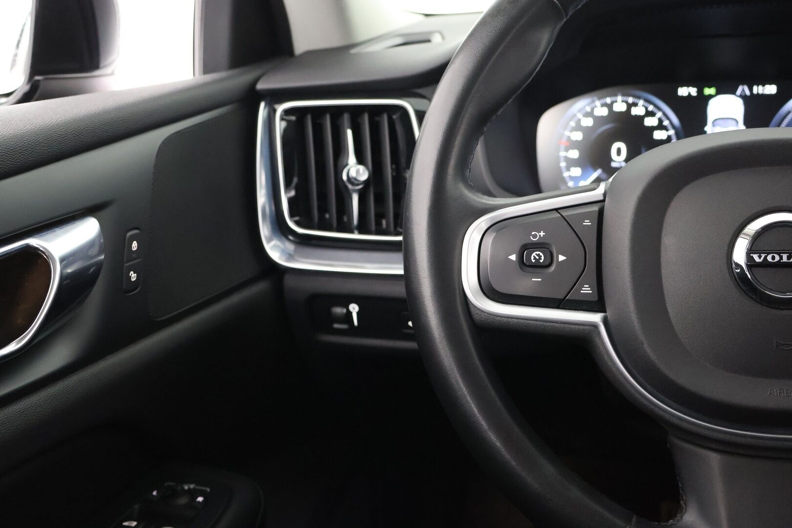 Volvo V60 2022 B4 D-MHEV Business aut - Suomi-auto | Volvo on call | Merkkiliikkeen huoltokirja | Webasto | Kaarrevalot | Jakohihna vaihdettu - KORKO VAIN 3,99 %