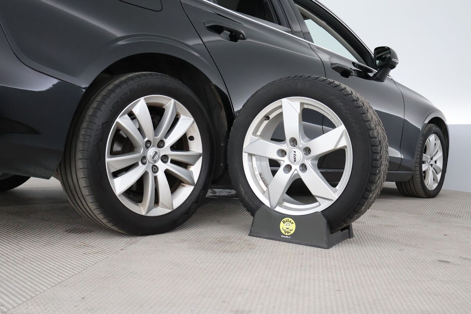 Volvo V60 2022 B4 D-MHEV Business aut - Suomi-auto | Volvo on call | Merkkiliikkeen huoltokirja | Webasto | Kaarrevalot | Jakohihna vaihdettu - KORKO VAIN 3,99 %