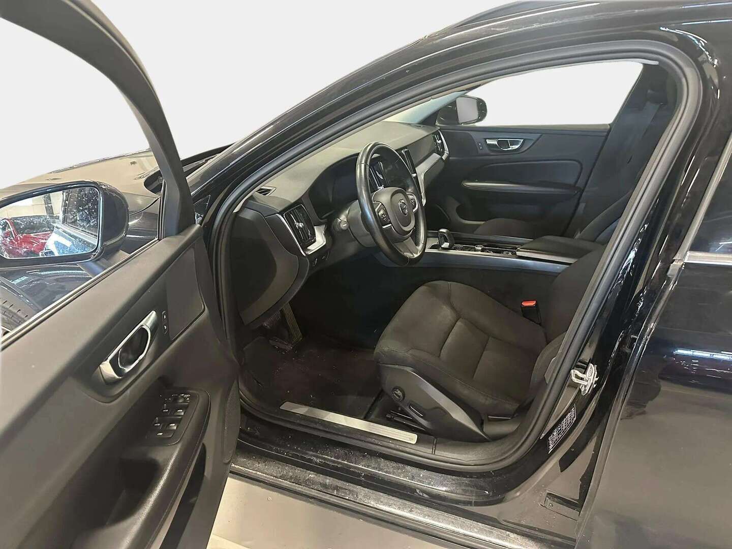 Volvo V60 2021 B4 D-MHEV Business aut - Suomi-auto | Volvo on call | Merkkiliikkeen huoltokirja | Webasto | Kaarrevalot | Jakohihna vaihdettu