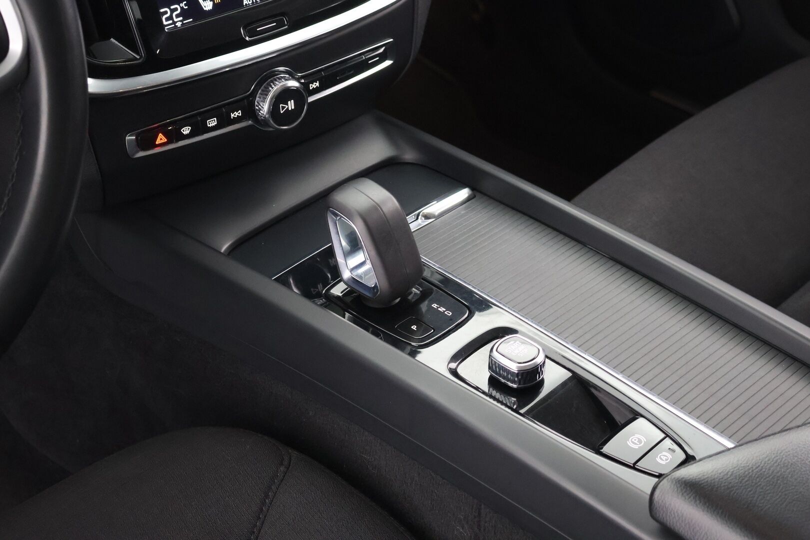 Volvo V60 2022 B4 D-MHEV Business aut - Suomi-auto | Volvo on call | Merkkiliikkeen huoltokirja | Webasto | Kaarrevalot | Jakohihna vaihdettu - KORKO VAIN 3,99 %