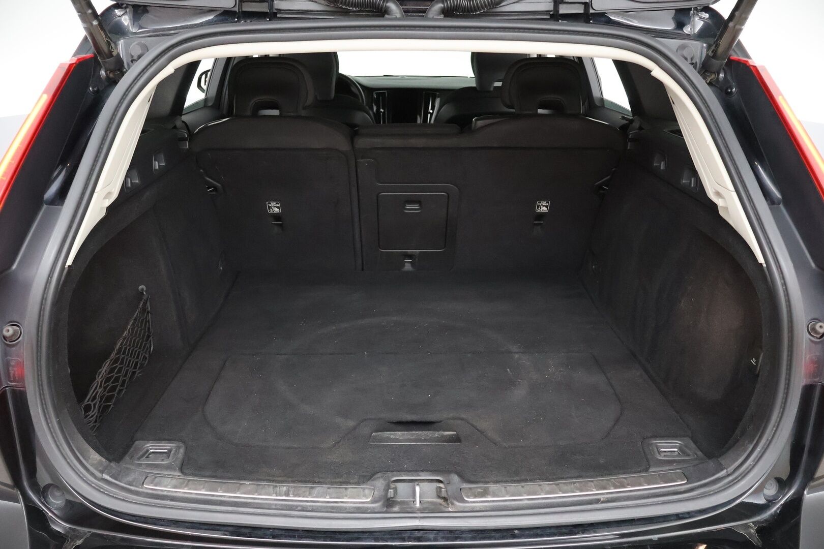 Volvo V60 2022 B4 D-MHEV Business aut - Suomi-auto | Volvo on call | Merkkiliikkeen huoltokirja | Webasto | Kaarrevalot | Jakohihna vaihdettu - KORKO VAIN 3,99 %