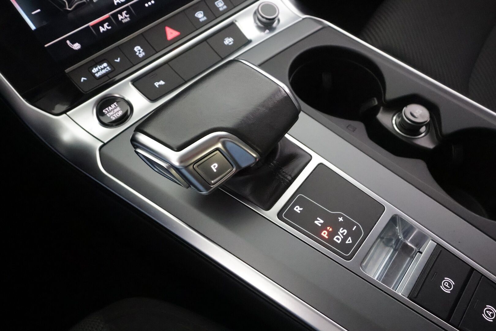 Audi A6 2021 Avant Business Design 40 TDI MHEV quattro S tronic * Webasto / Matrix LED / Koukku / Navi / Vakkari * - 1.Om Suomi-auto / Kahdet renkaat aluvanteilla