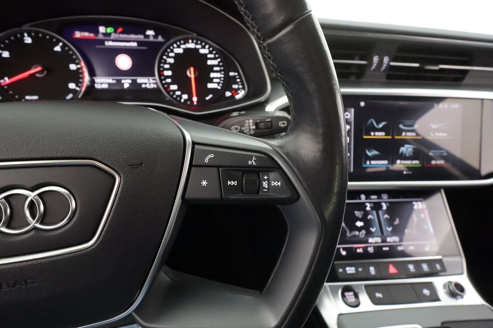 Audi A6 2021 Avant Business Design 40 TDI MHEV quattro S tronic * Webasto / Matrix LED / Koukku / Navi / Vakkari * - 1.Om Suomi-auto / Kahdet renkaat aluvanteilla