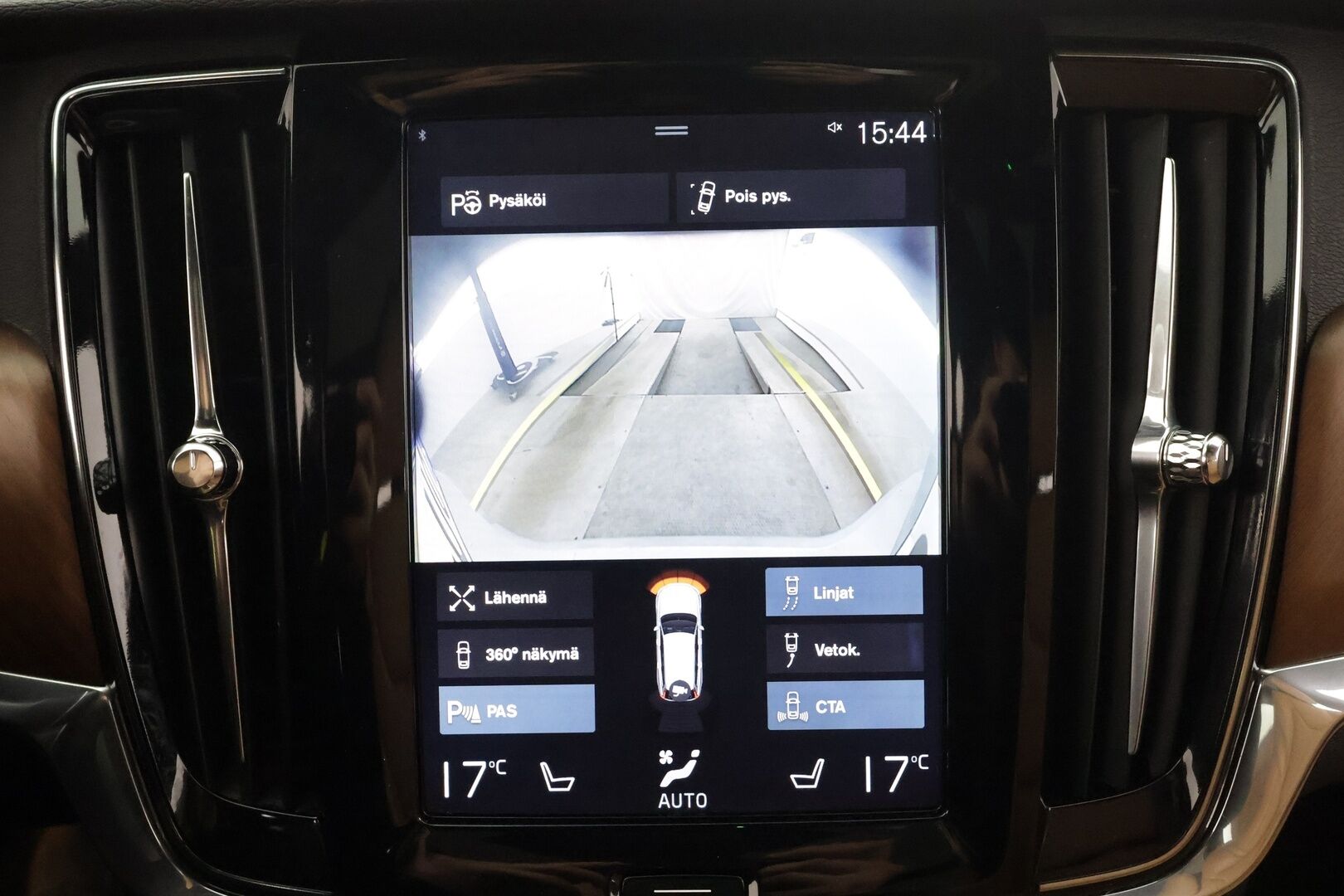 Volvo V90 2017 D5 AWD inscription * Pilot assist / HUD / Webasto / Koukku / Panorama / 360-kamera / B&W / Apple&Android * - Kahdet Renkaat