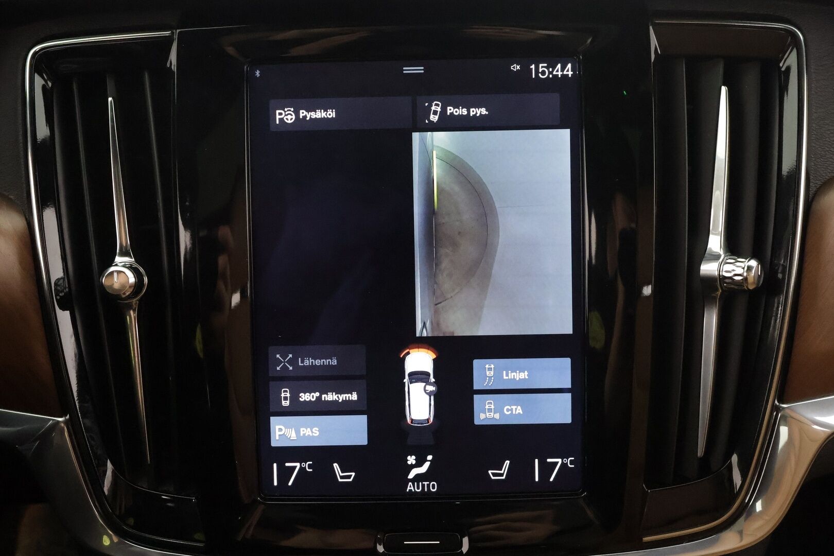 Volvo V90 2017 D5 AWD inscription * Pilot assist / HUD / Webasto / Koukku / Panorama / 360-kamera / B&W / Apple&Android * - Kahdet Renkaat