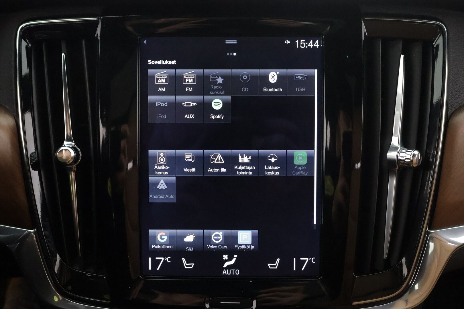 Volvo V90 2017 D5 AWD inscription * B&W / Pilot / Panoraama / HUD / 360-Kamera / Webasto / Koukku / Nahkasisusta / Muistipenkit * - Kahdet Renkaat / Ei AdBlue - HULLUT AVAJAISHULINAT KORKOTARJOUS 3,29 %