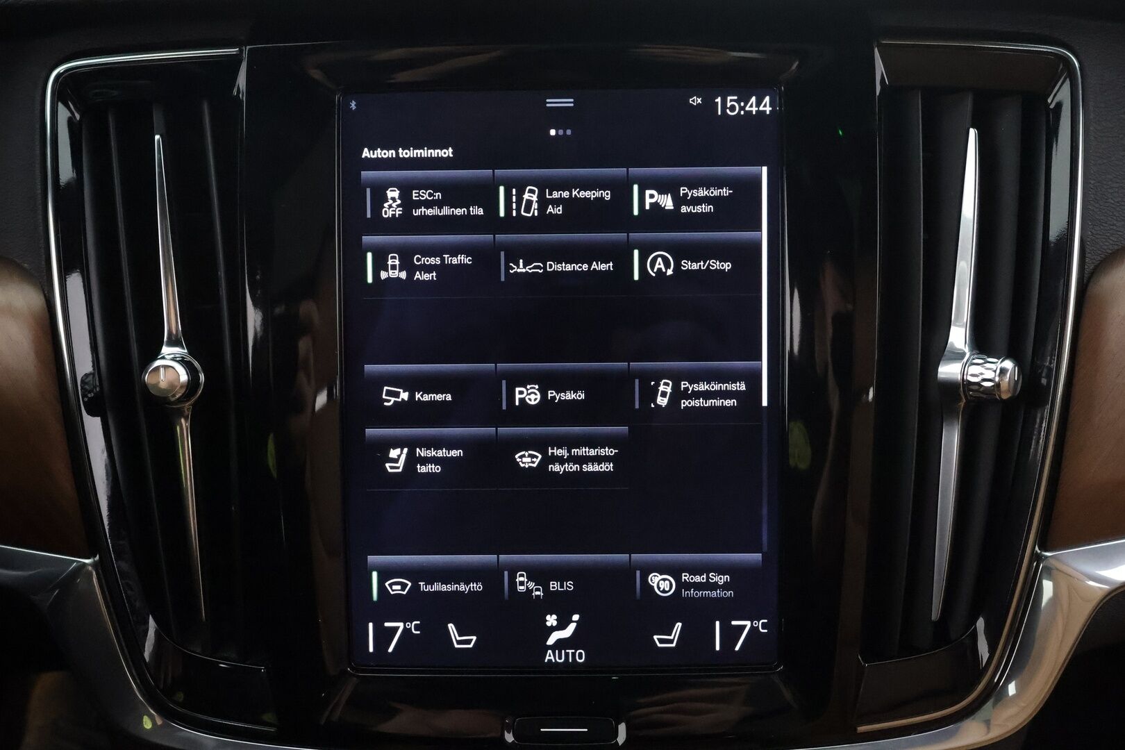 Volvo V90 2017 D5 AWD inscription * B&W / Pilot / Panoraama / HUD / 360-Kamera / Webasto / Koukku / Nahkasisusta / Muistipenkit * - Kahdet Renkaat / Ei AdBlue - HULLUT AVAJAISHULINAT KORKOTARJOUS 3,29 %