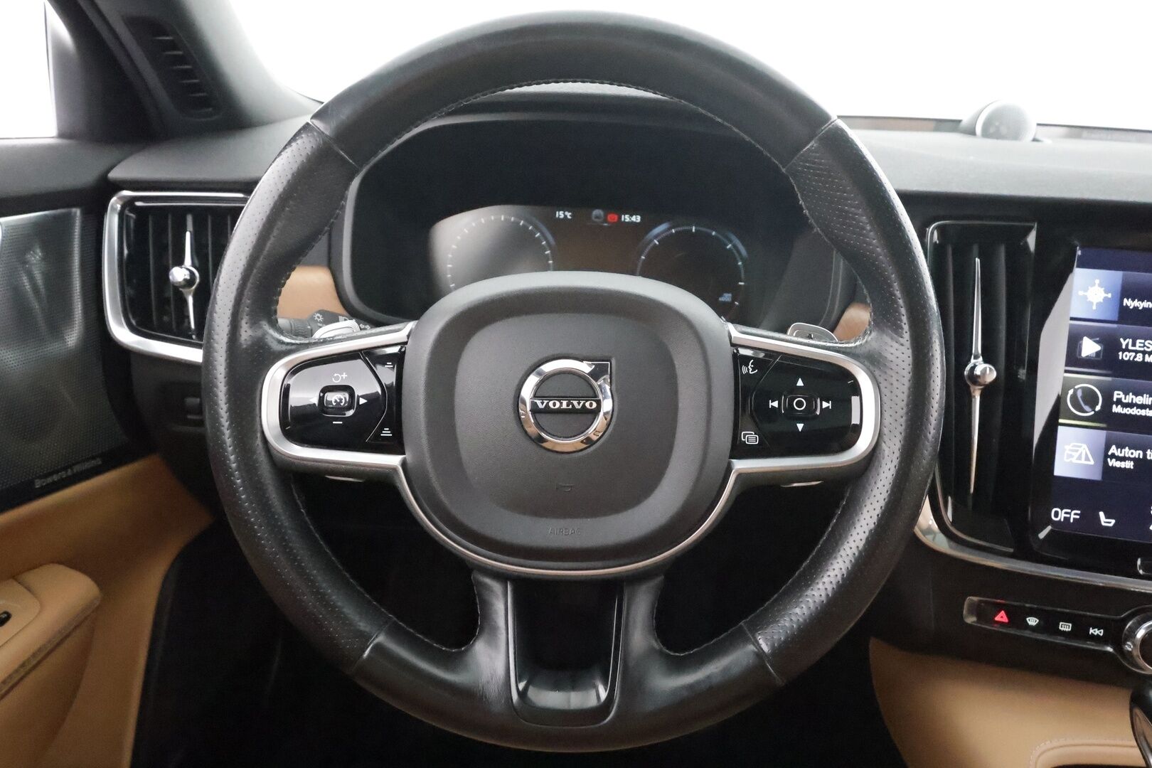 Volvo V90 2017 D5 AWD inscription * Pilot assist / HUD / Webasto / Koukku / Panorama / 360-kamera / B&W / Apple&Android * - Kahdet Renkaat