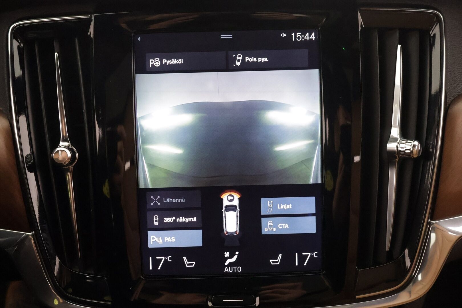 Volvo V90 2017 D5 AWD inscription * Pilot assist / HUD / Webasto / Koukku / Panorama / 360-kamera / B&W / Apple&Android * - Kahdet Renkaat