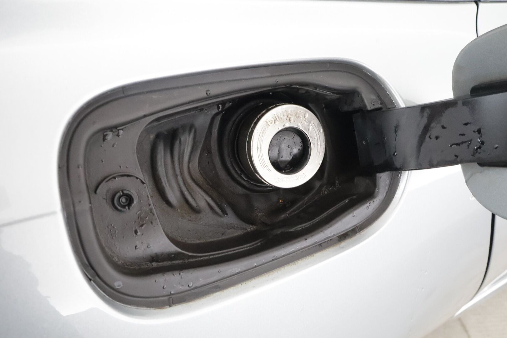 Volvo V90 2017 D5 AWD inscription * Pilot assist / HUD / Webasto / Koukku / Panorama / 360-kamera / B&W / Apple&Android * - Kahdet Renkaat