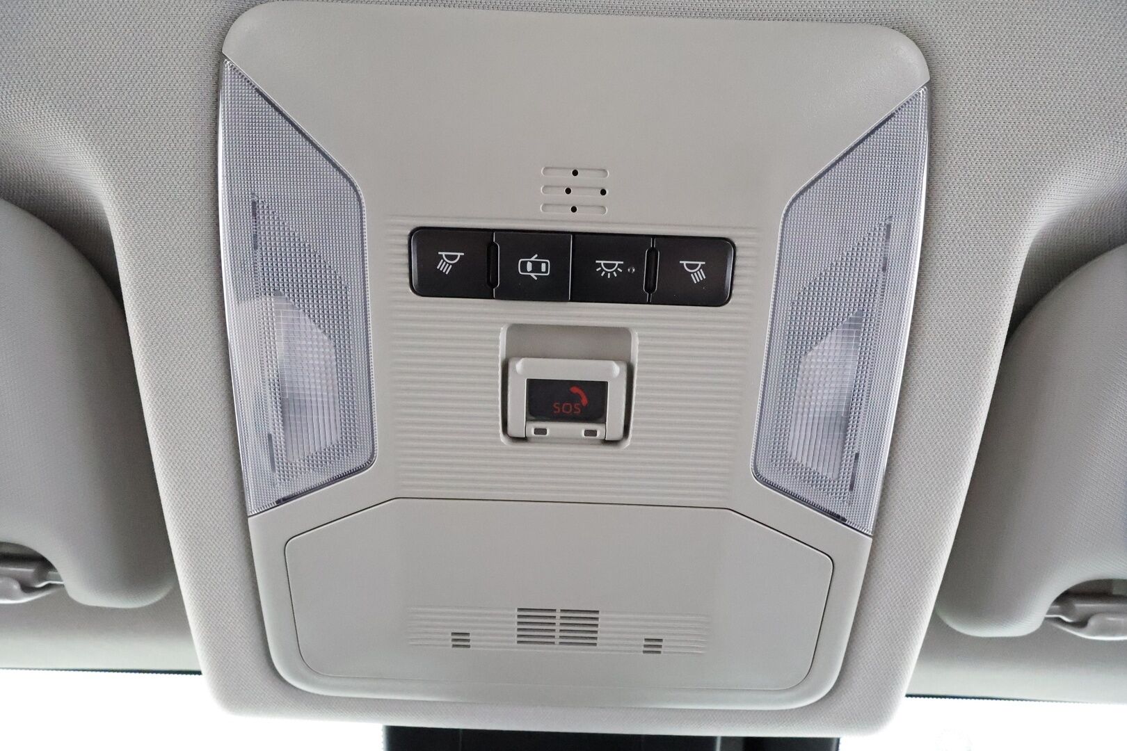 Toyota RAV4 2019 2.5 Hybrid AWD-i Premium * ACC / Muistipenkki / JBL / 360° / Koukku / LED / Kaistavahti / Keyless * - Kahdet renkaat aluvanteilla - HULLUT AVAJAISHULINAT KORKOTARJOUS 3,29 %