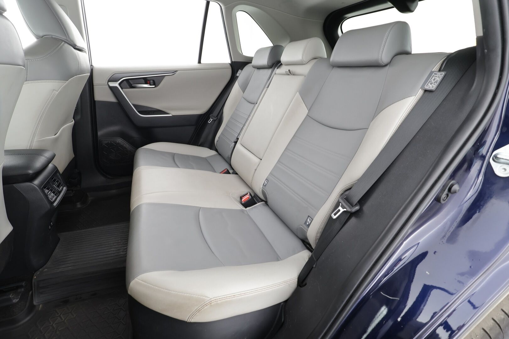 Toyota RAV4 2019 2.5 Hybrid AWD-i Premium * ACC / Muistipenkki / JBL / 360° / Koukku / LED / Kaistavahti / Keyless * - Kahdet renkaat aluvanteilla - HULLUT AVAJAISHULINAT KORKOTARJOUS 3,29 %