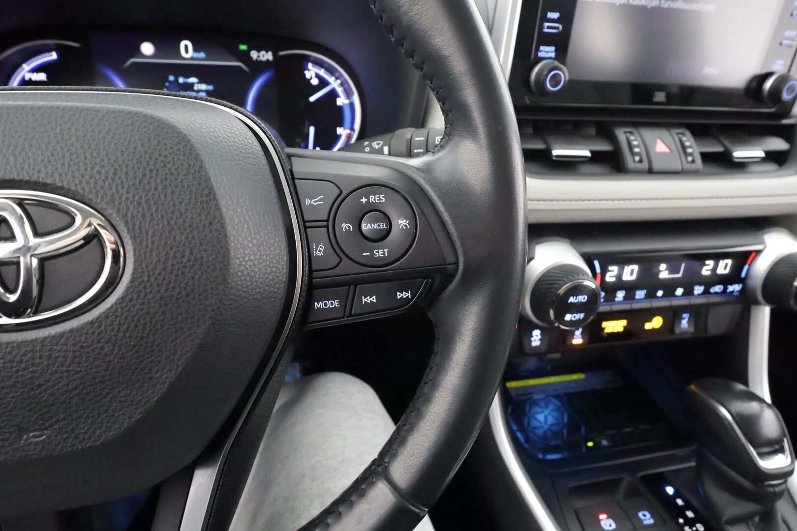 Toyota RAV4 2019 2.5 Hybrid AWD-i Premium * ACC / Muistipenkki / JBL / 360° / Koukku / LED / Kaistavahti / Keyless * - Kahdet renkaat aluvanteilla - HULLUT AVAJAISHULINAT KORKOTARJOUS 3,29 %