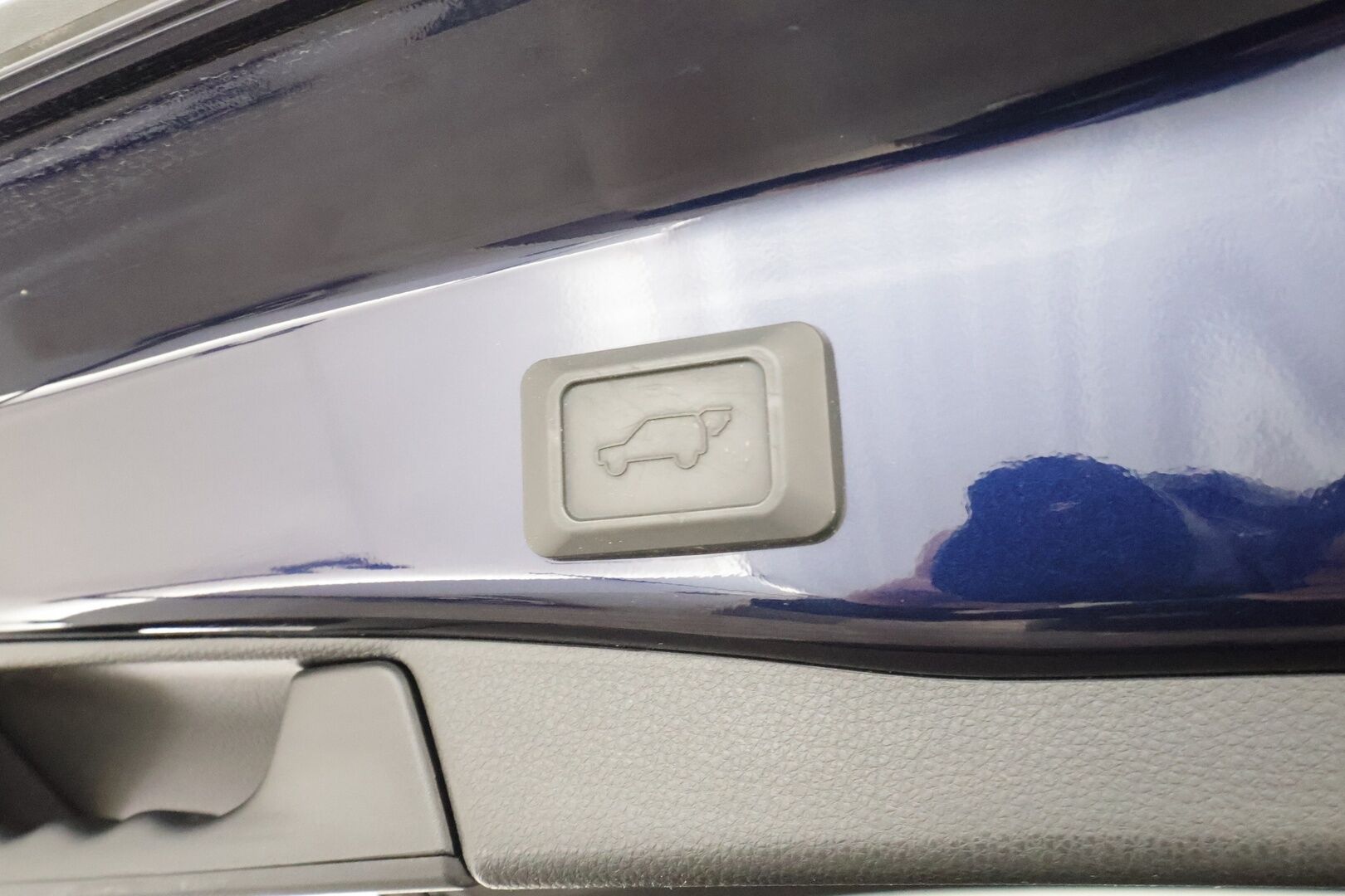 Toyota RAV4 2019 2.5 Hybrid AWD-i Premium * ACC / Muistipenkki / JBL / 360° / Koukku / LED / Kaistavahti / Keyless * - Kahdet renkaat aluvanteilla - HULLUT AVAJAISHULINAT KORKOTARJOUS 3,29 %