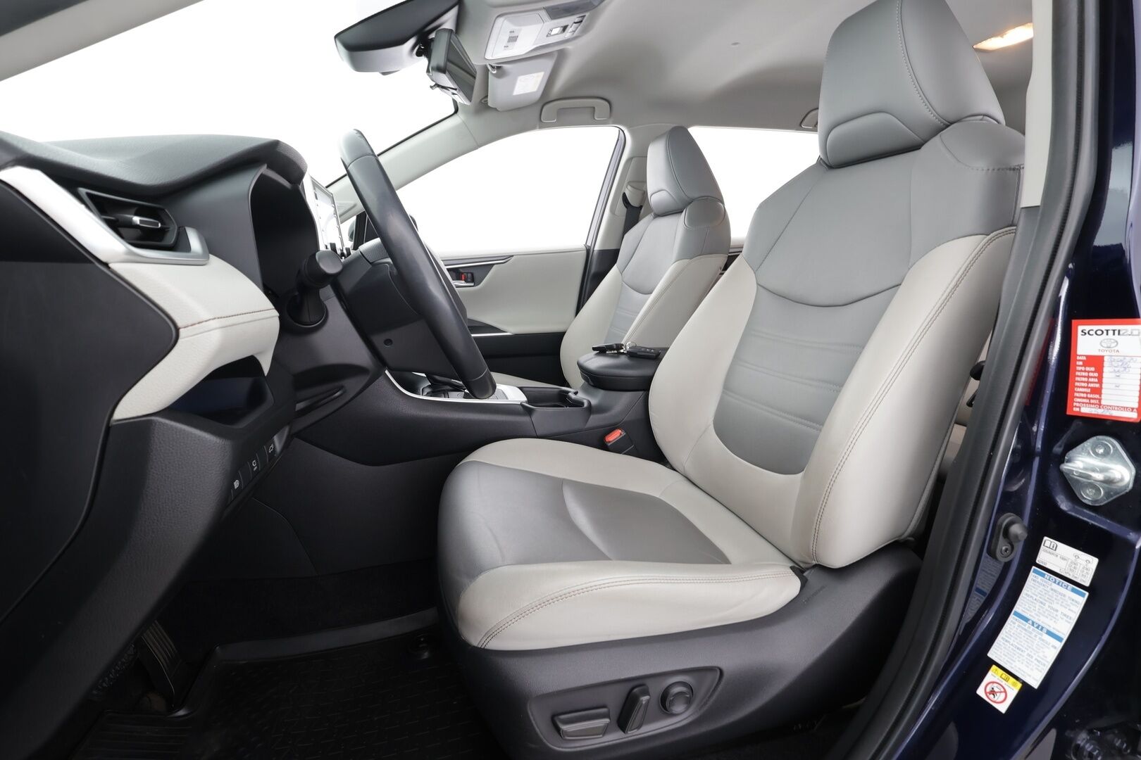 Toyota RAV4 2019 2.5 Hybrid AWD-i Premium * LED / ACC / Muistipenkki / JBL / 360° / Koukku / Kaistavahti / Keyless * - Kahdet renkaat aluvanteilla