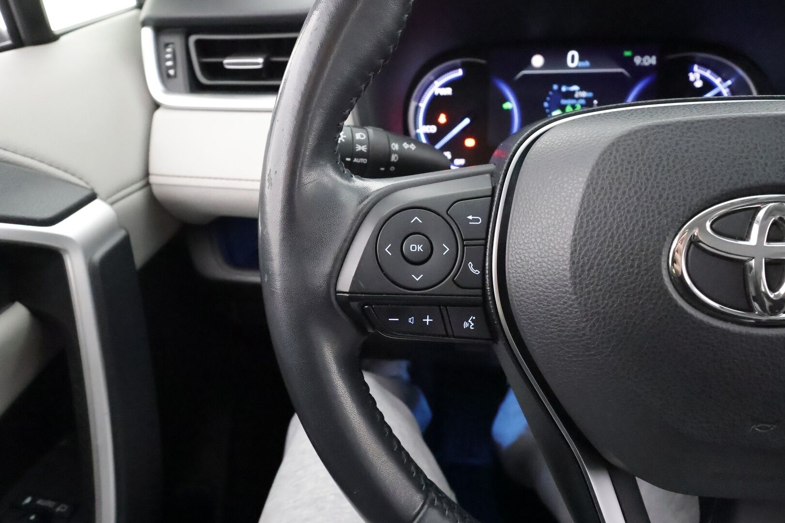 Toyota RAV4 2019 2.5 Hybrid AWD-i Premium * LED / ACC / Muistipenkki / JBL / 360° / Koukku / Kaistavahti / Keyless * - Kahdet renkaat aluvanteilla